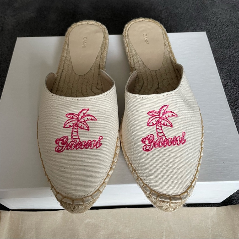 NWT Ganni embroidered espadrilles canvas pink